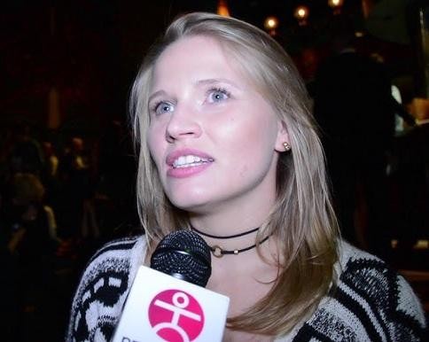 Natalia Rybicka tańcząca w dynamicznej pozie, podkreślającej jej pasję do tańca nowoczesnego.