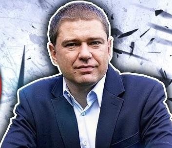 Stos książek z socjologii i filozofii, symbolizujący wykształcenie i wiedzę.