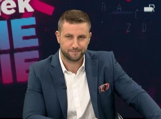 Panorama Warszawy z widocznymi wieżowcami i dzielnicami mieszkalnymi.